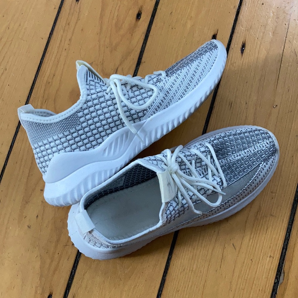 actual size is 7.5 but fits like an 8